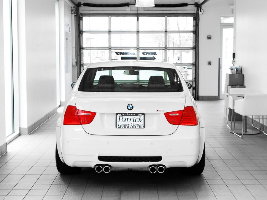 BMW M3 Sedan by IND Distribution 2009 года  (фото 2 из 16)